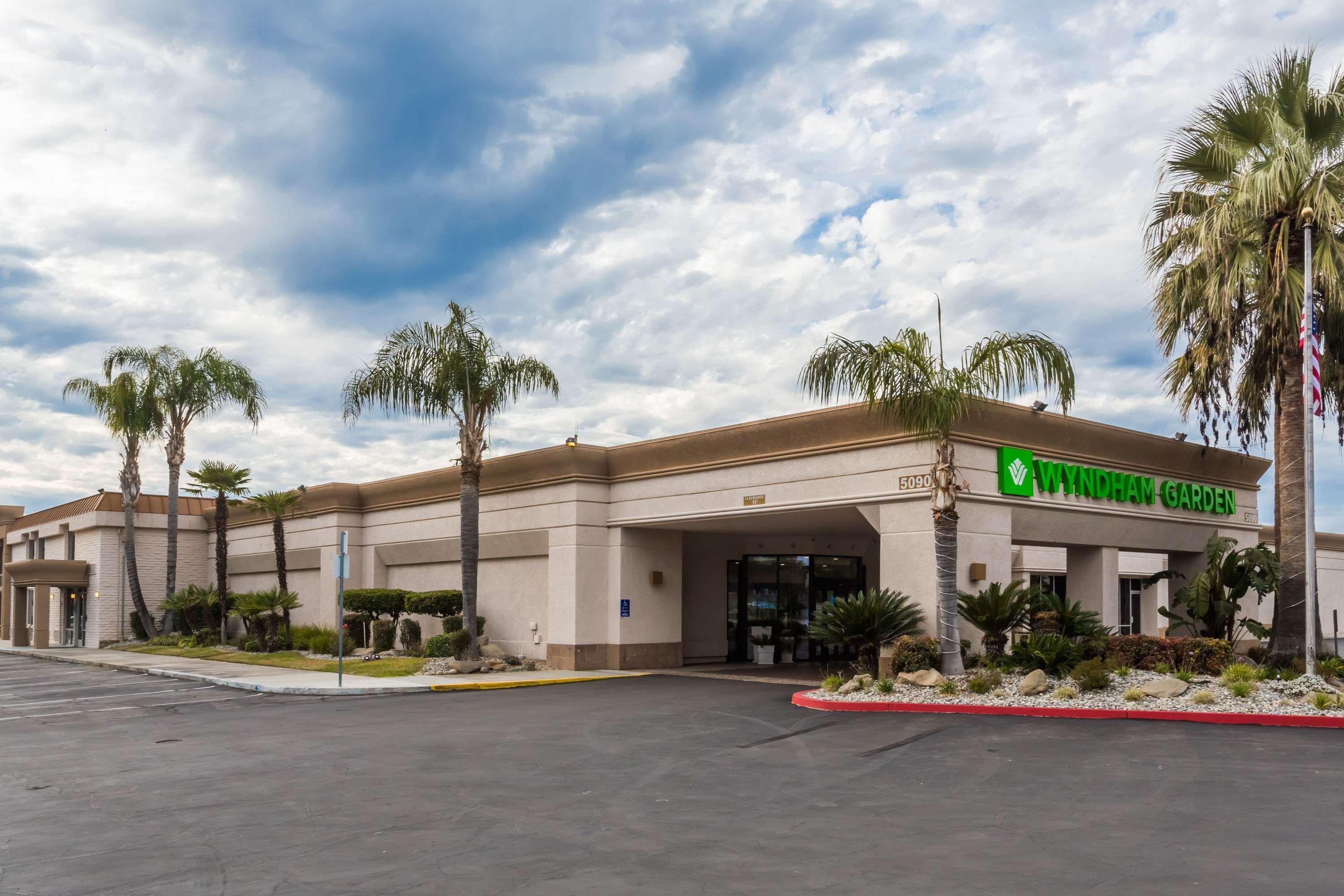 Wyndham Garden Fresno Yosemite Airport Hotel Exterior photo